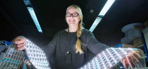 El centro tecnológico Eurecat ha logrado una tecnología de fabricación para pantallas LED que permite rebajar su coste un 40% y reducir a la mitad las emisiones contaminantes durante el proceso de fabricación.