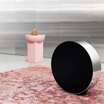Active Bass Port, AirPlay 2, altavoz para el hogar, Amazon Echo, aplicación Bang & Olufsen, Asistente de Google, Bang & Olufsen, Beosound 1, Beosound 2, Beosound Edge, Bluetooth, Chromecast, control direccional del sonido, diseño con puerto, diseño de caja cerrada, Kresten Bjørn Krab-Bjerre