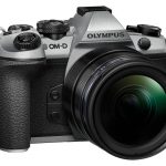 Disparo Antiparpadeo para Luces Continuas., Disparo de Alta Velocidad a Pulso, dos ranuras para tarjetas USH II, empuñadura vertical integrada, filtro Live ND, flash electrónico FL-700WR, función de detección inteligente del sujeto, M.Zuiko Digital ED 150-400 mm F4.5 TC1.25x IS PRO, MyOlympus, nuevos teleobjetivos de alta potencia sin necesidad de trípode, Olympus, OM-D E-M1 Mark II, panel de control inalámbrico FC-WR, receptor inalámbrico FR-WR, sensor giroscópico, sistema de estabilización de imagen sincronizada de cinco ejes, software para la imagen Olympus Workspace, teleconvertidor MC-20 M.Zuiko Digital 2x