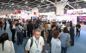 AR, Big Data, Bourgini, Capgemini, Centro de Convenciones y Exposiciones de Hong Kong, City Brain, Desay, ecommerce, eHealth, electrónica de consumo, ezviz, Garmin, Gobierno de Hangzhou, Greatwall, HKTDC, HKTDC Hong Kong Electronics Fair, HKTDC International ICT Expo, innovación conectada, IoT, MR, o French So Innovative, Reconocimiento de Voz e Inteligencia Artificial (IA), robótica, Salón de la Fama, salud, Schneider Electric, SKROSS, Smart City • Smart Living, Smart Econom, Smart Enviroment, Smart Goverment, Smart Living, Smart Mobility, Smart People, startups, STMicroelectronics, Tech Hall, tecnología no tripulada, TICs, VR, wearables