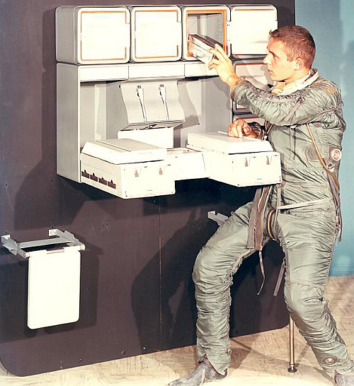 50º aniversario de la llegada del hombre a la Luna, 50º aniversario de la llegada del hombre a la Luna a bordo de la misión Apolo 11, cocinas, misión Apolo 11, misión Mercurio de la Fuerza Armada de los Estados Unidos, misiones Gemini y Skylab de la NAS, programa Cocina Espacial experimental, Smithsonian Institution, Whirlpool, Whirlpool Luna