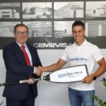 Alberto Chamorro director de la Plataforma de Galicia de CEMEVISA junto al piragüista Manu Garrido