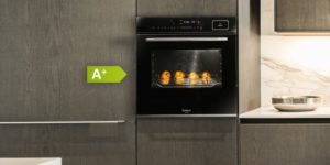 Dramatic,Kitchen,With,Minimal,Decor