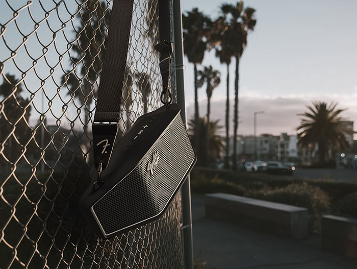 Fender y Teufel reinventan el sonido portátil con el altavoz Rockster Cross 2