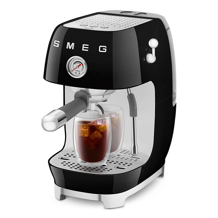 Cafetera espresso manual ECF03 de SMEG.