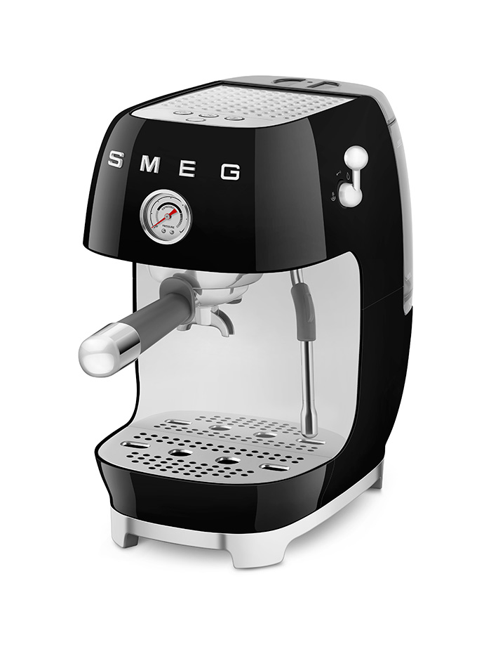 Cafetera espresso manual ECF03 de SMEG.