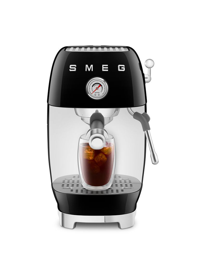 La cafetera Smeg ECF03 combina diseño 50’s Style y Cold Brew en 5 minutos