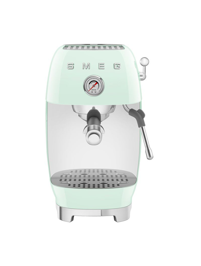 La cafetera Smeg ECF03 combina diseño 50’s Style y Cold Brew en 5 minutos