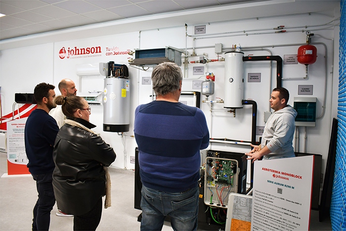 Johnson inaugura su nuevo showroom y centro de formación en Redován (Alicante)