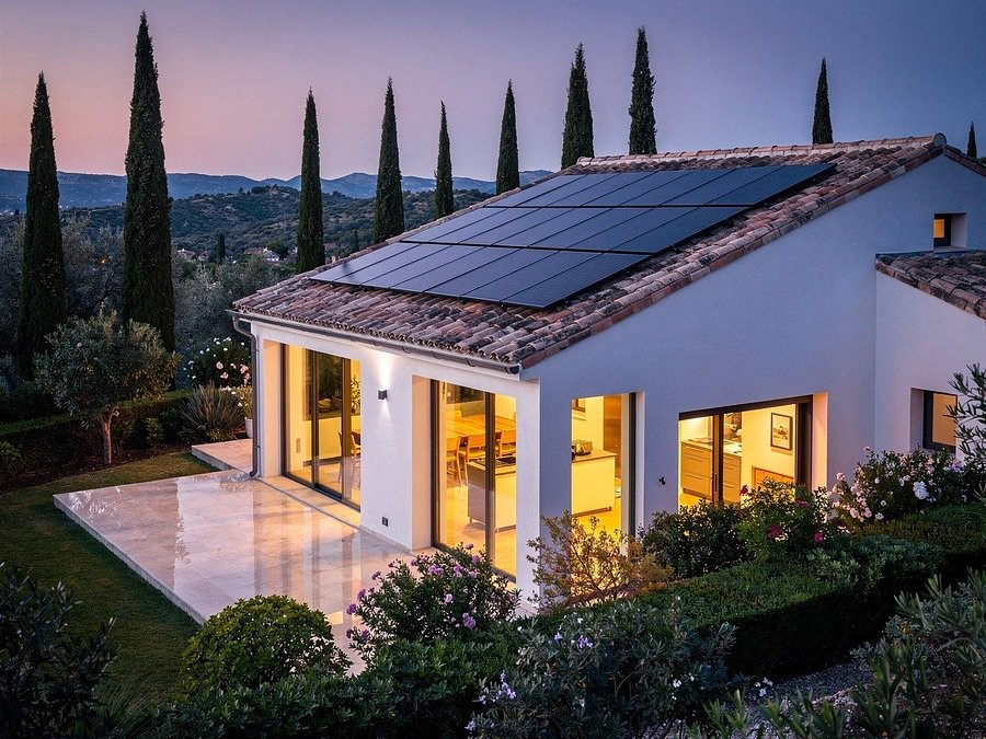 Cómo ahorrar en la factura eléctrica en verano: los errores más comunes en climatización