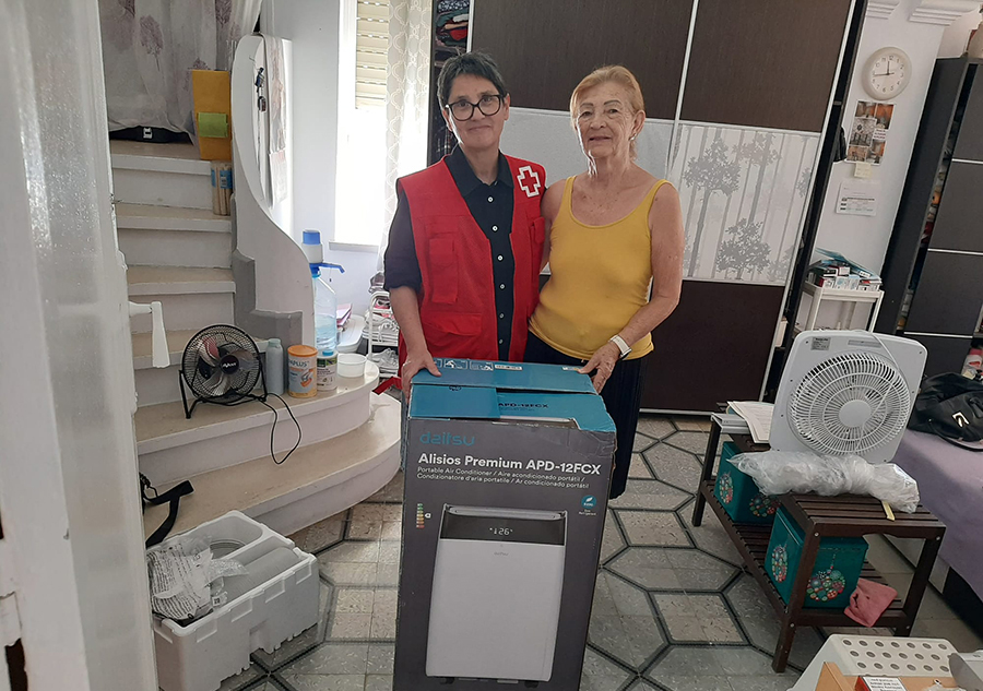 Eurofred y Cruz Roja impulsan refugios climáticos para proteger a personas mayores vulnerables
