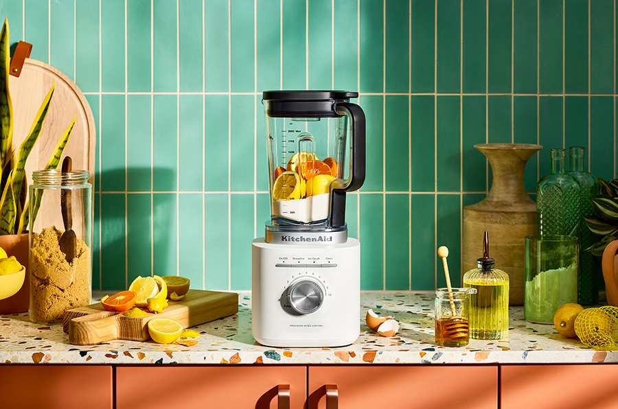La batidora de vaso KitchenAid Pure Power llega con 1.200 W y 10 velocidades