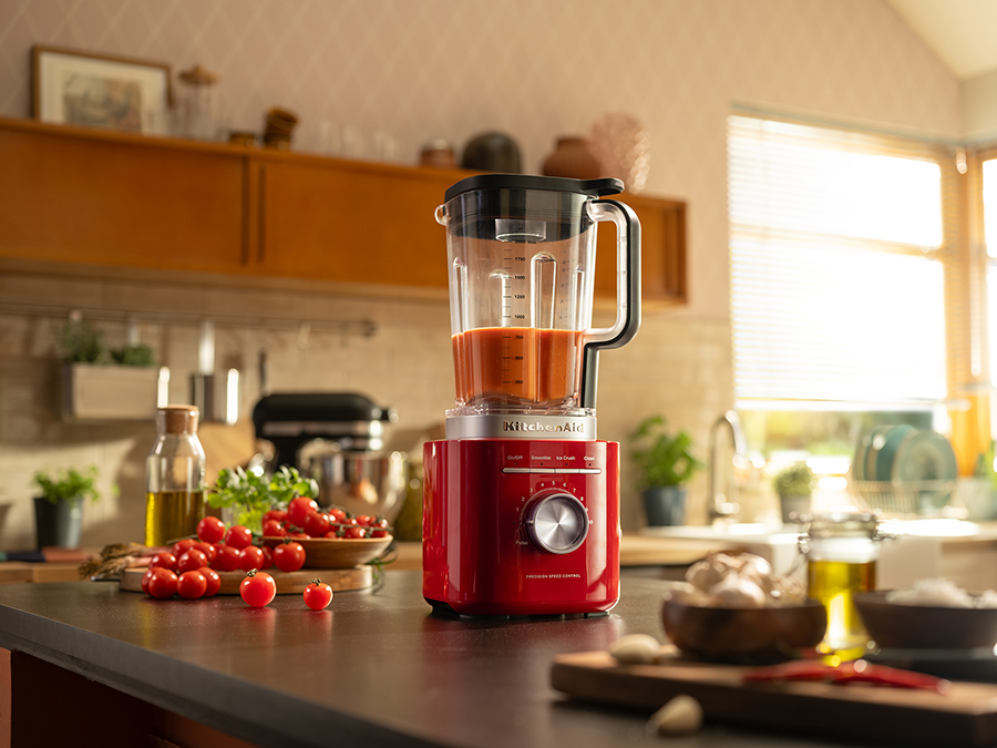 La batidora de vaso KitchenAid Pure Power llega con 1.200 W y 10 velocidades