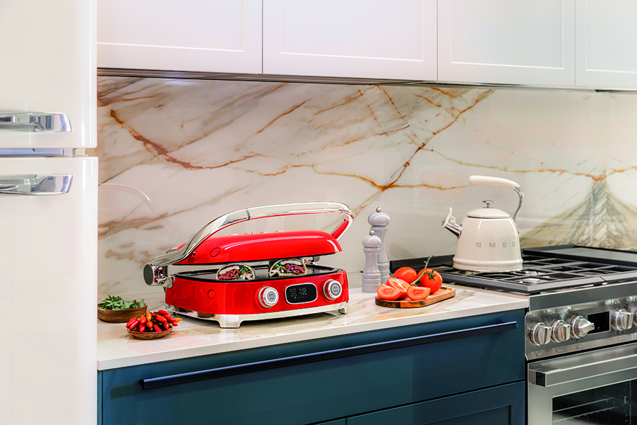 Smeg apuesta por la versatilidad con su nuevo grill multiusos