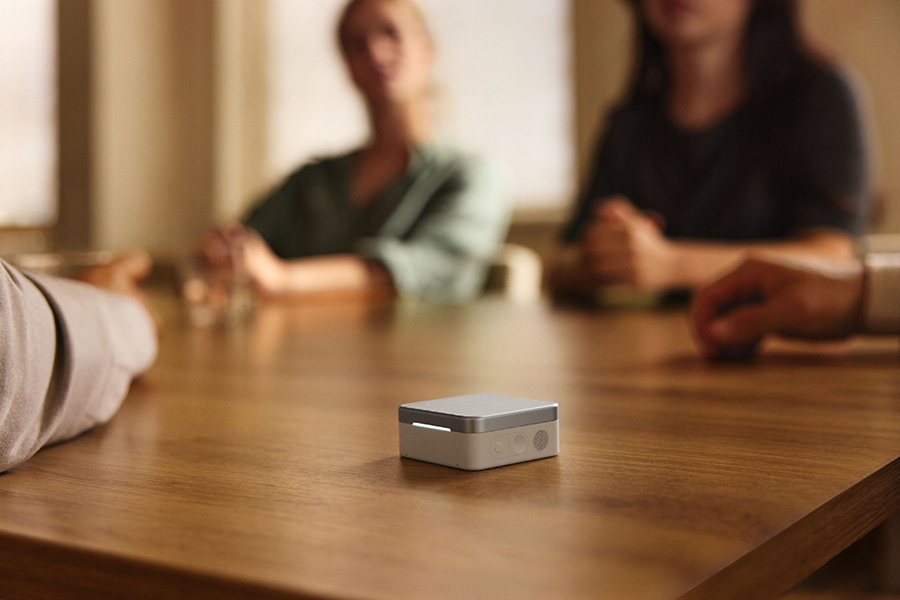 Plaud One: el dispositivo con IA que convierte las conversaciones en acciones