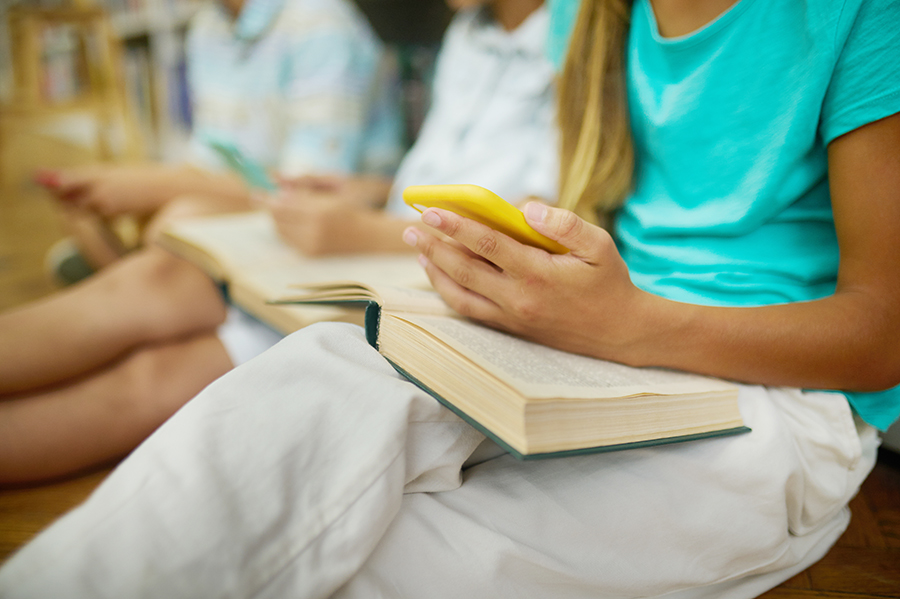 Qué tener en cuenta al elegir el primer móvil para los hijos