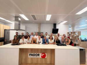 Encuentro entre el equipo comercial y los delegados de zona de Fagor Electrodoméstico en septiembre de 2026.