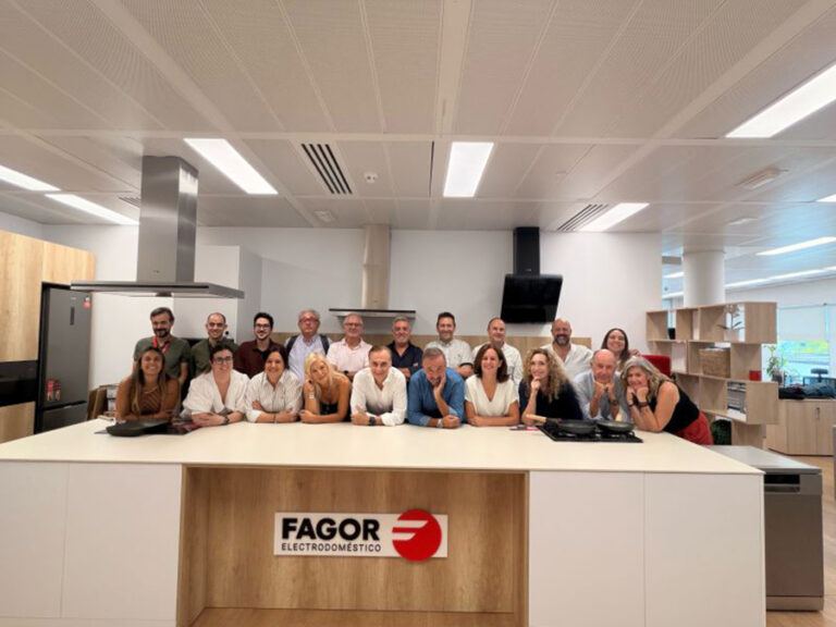Encuentro entre el equipo comercial y los delegados de zona de Fagor Electrodoméstico en septiembre de 2026.
