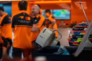 Nueva alianza global entre SharkNinja y McLaren Racing.