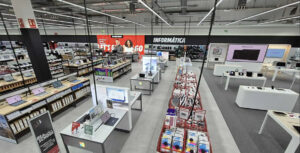 Interior de una tienda MediaMarkt.