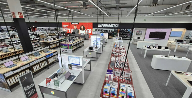 Interior de una tienda MediaMarkt.