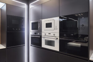 Nuevos hornos y microondas de encastre Hisense.