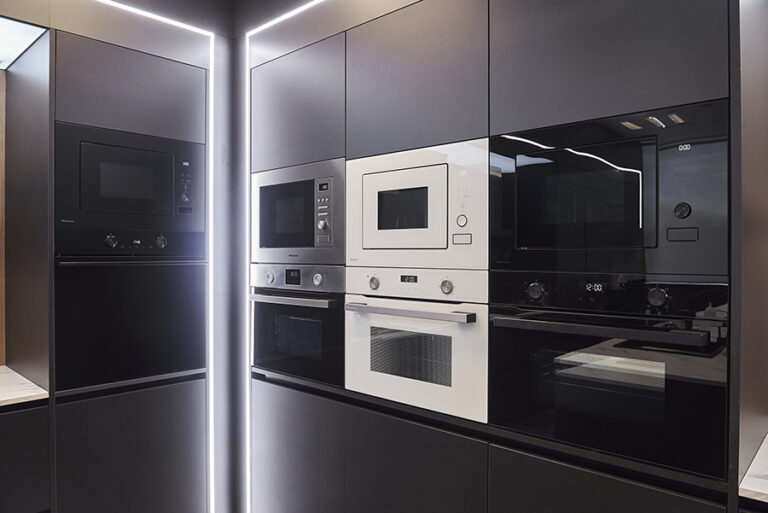 Nuevos hornos y microondas de encastre Hisense.