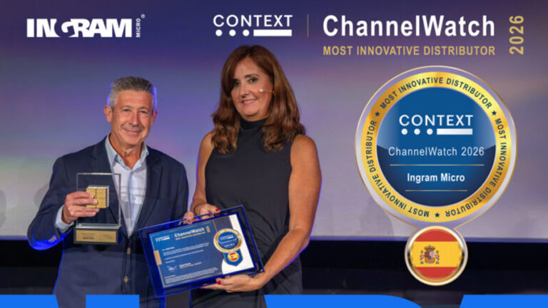 Jaime Soler, vicepresidente y CEO de Ingram Micro Iberia, recogiendo un premio en los Spanish IT Channel Awards.