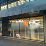 Daños a la tienda de PcComponentes en Barcelona.